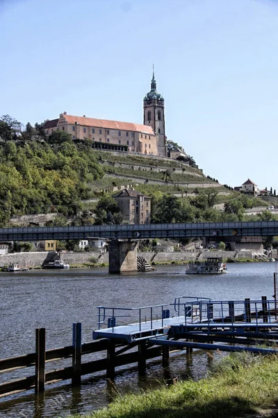 Melnik Kasteel Met Enkele Toren Met Wijngaarden Heuvel Rivier Labe — Stockfoto