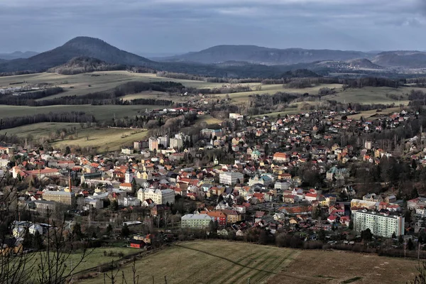 Ceska Kamenice Stad Sedd Från Toppen Med Ceske Svycarsko Bakgrunden — Stockfoto