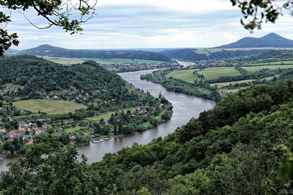 Rzeka Labe Zakrzywione Rzeki Kurs Wzgórzami Wokół Lasów Drzew — Zdjęcie stockowe