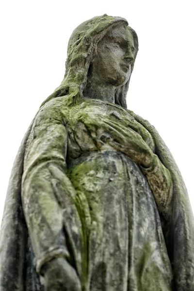 苔に覆われた若い女性の孤立した石像 — ストック写真