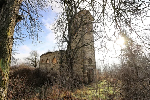 Eski Harabe Kilise Hrusovany Nin Yüksek Tek Kulesi — Stok fotoğraf