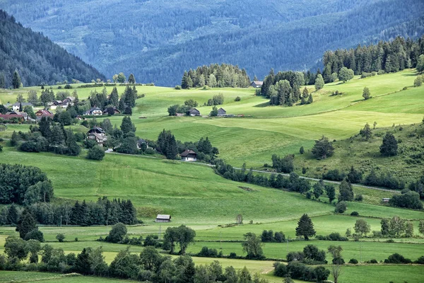 Pastos Verdes Austria Con Casas Cabañas Ladera —  Fotos de Stock