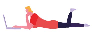 Mutlu genç kadın dizüstü bilgisayarını kullanıyor, beyaza izole edilmiş. Düz çizgi film tarzında vektör illüstrasyon