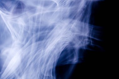 Siyah arkaplanda duman dokusu