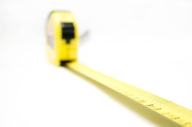 Beyaz arka plan üzerinde izole inşaat kaset