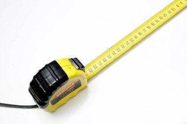 Beyaz arka plan üzerinde izole inşaat kaset