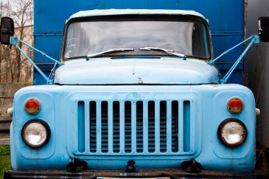 eski terkedilmiş kamyon