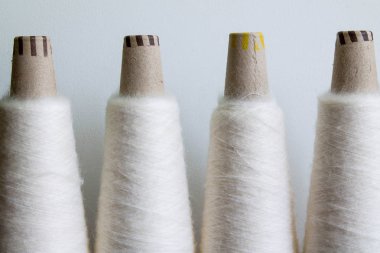 Doğal yün bobbin ipliği