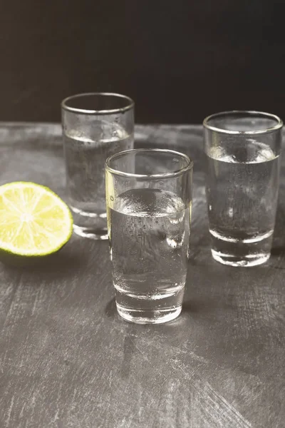 Cold Vodka Štamprle Černém Pozadí Tónovaný — Stock fotografie