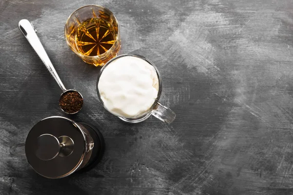 Irish Coffee Med Whisky Mörk Bakgrund Ovanifrån Kopiera Utrymme Mat — Stockfoto