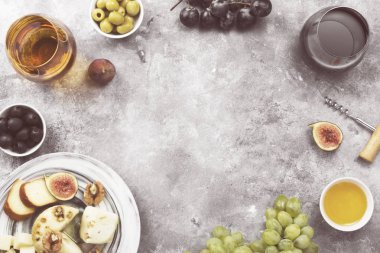 Şarap - peynir, incir, fındık, tatlım, çeşitli aperatifler, 