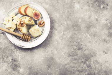 Şarap ile Snacks - peynir, incir, fındık, bal o çeşitli