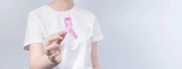 World Breast Cancer Day Concept Inglés Mujer Camiseta Blanca Lleva —  Fotos de Stock