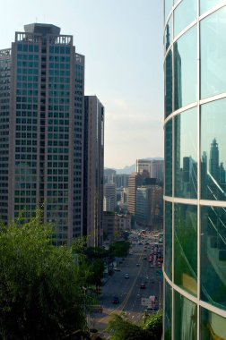 Yaz aylarında üstten Seoul şehir cadde görünümü