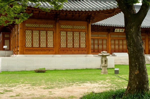 Casa coreana tradicional no verão, Coréia do Sul — Fotografia de Stock