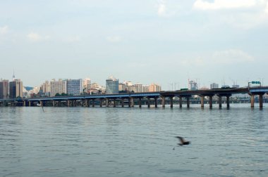 Akşam Seul'de nehir asmak