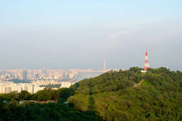여름에 탑에서 서울 도시 스트리트 뷰 — 스톡 사진