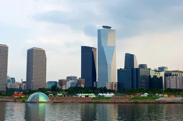 Vista a los edificios de Yeoeuido desde el río Hang — Foto de Stock