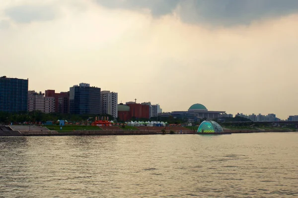 Hang River in seoul am Abend — Stockfoto