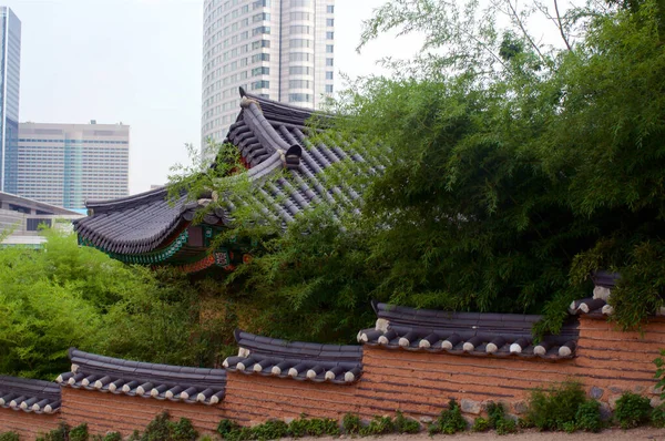 여름에 서울의 불교 사원 — 스톡 사진