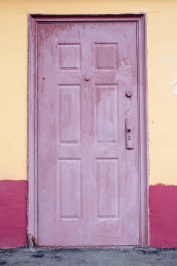 Geçen yüzyıldan dokulu retro ön kapı