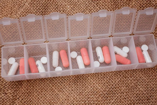 Özel bir durumda tablet ve hap şeklinde yedi gün boyunca Ilaçlar