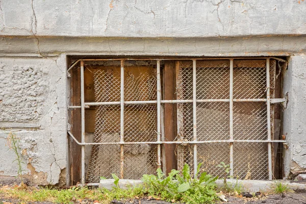 Finestra Vintage Del Primo Piano Che Entra Nel Terreno — Foto Stock