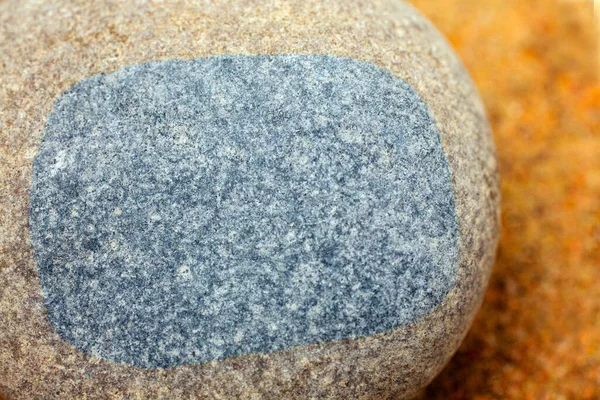 Piedra Redondeada Bicolor Con Monitor Texto — Foto de Stock