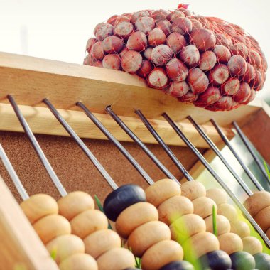 Ormandaki fındıklı fındıklar retro sayım cihazı ve biraz da yeşil şey.