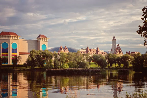 Moskova Park Rüyaları Adası Güneşli bir çevre ışığında