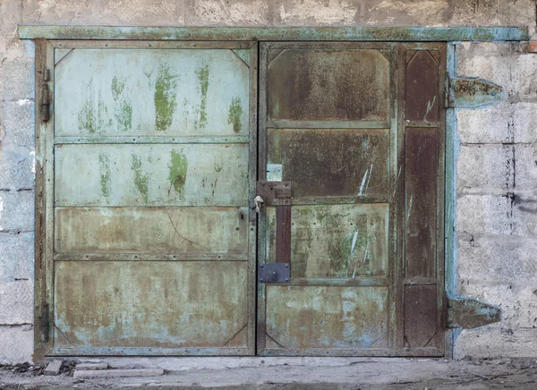 Eski Metal Depo Kapısı Hangar Yüksek Çözünürlüklü Fotoğraf — Stok fotoğraf