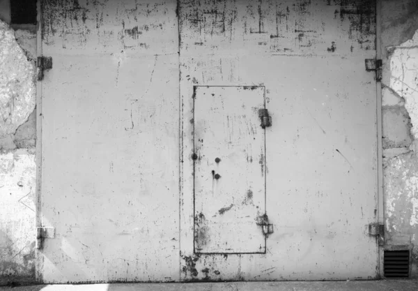 Old Metal Warehouse Door Hangar High Resolution Photo — Stock Photo, Image