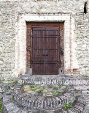 eski metal depo kapısı, hangar, yüksek çözünürlüklü fotoğraf