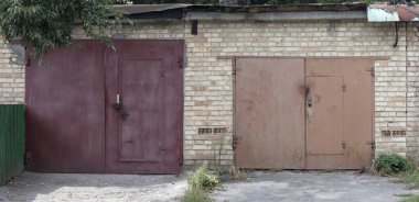 eski metal depo kapısı, hangar, yüksek çözünürlüklü fotoğraf