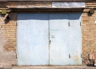 eski metal depo kapısı, hangar, yüksek çözünürlüklü fotoğraf
