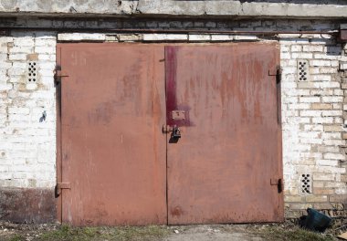 eski metal depo kapısı, hangar, yüksek çözünürlüklü fotoğraf