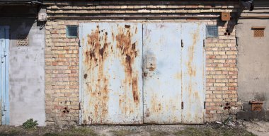 eski metal depo kapısı, hangar, yüksek çözünürlüklü fotoğraf