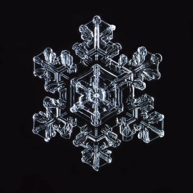 kar üzerinde kar taneleri. Resim 8 bir sıcaklıkta yapılır C