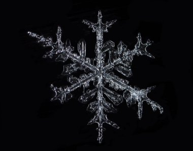 kar üzerinde kar taneleri. Resim 8 bir sıcaklıkta yapılır C