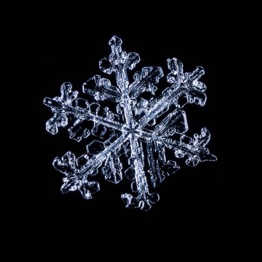 kar üzerinde kar taneleri. Resim 8 bir sıcaklıkta yapılır C