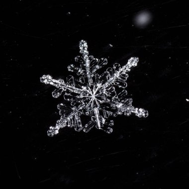 kar üzerinde kar taneleri. Resim 8 bir sıcaklıkta yapılır C