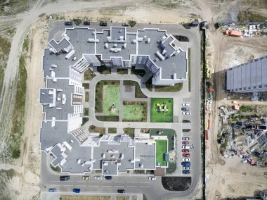 çocuk avlusu, yukarıdan görünümü
