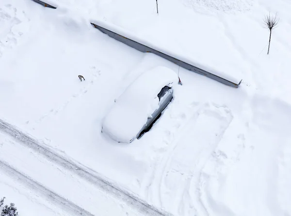 Coches Bajo Nieve —  Fotos de Stock