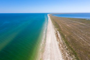 Deniz ve sahil, yukarıdan manzara