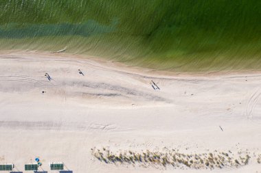 Deniz ve sahil, yukarıdan manzara