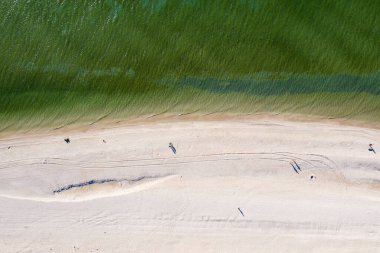 Deniz ve sahil, yukarıdan manzara