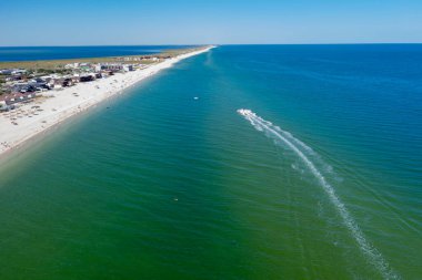 Deniz ve sahil, yukarıdan manzara