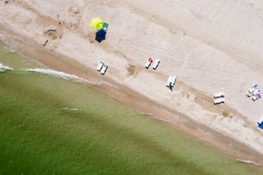 Deniz ve sahil, yukarıdan manzara