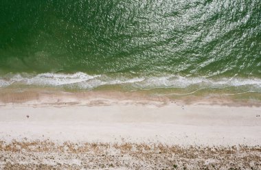 Deniz ve sahil, yukarıdan manzara