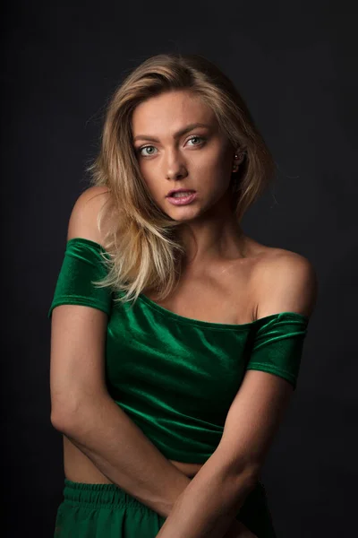 Wunderschönes Weibliches Modell Posiert Vor Der Kamera — Stockfoto